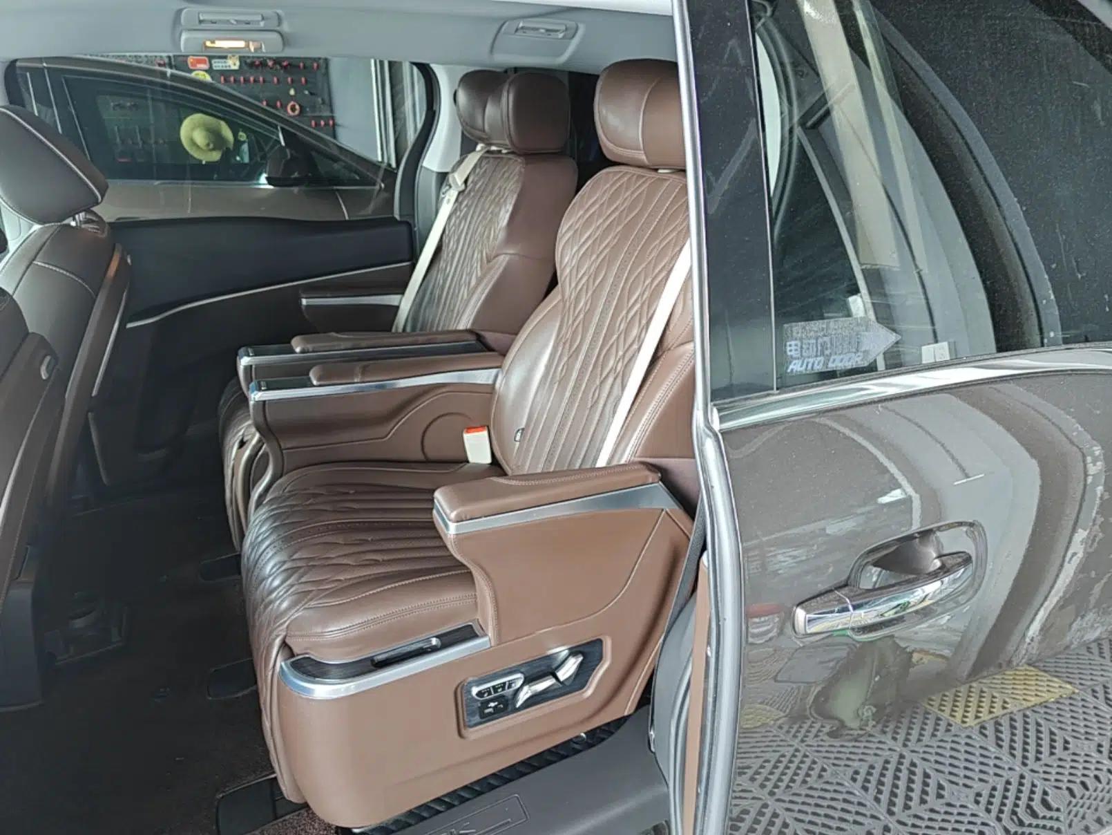 Buick GL8 2021 Land Cruiser Executive Class 652T Luxury Model — миниатюра 25