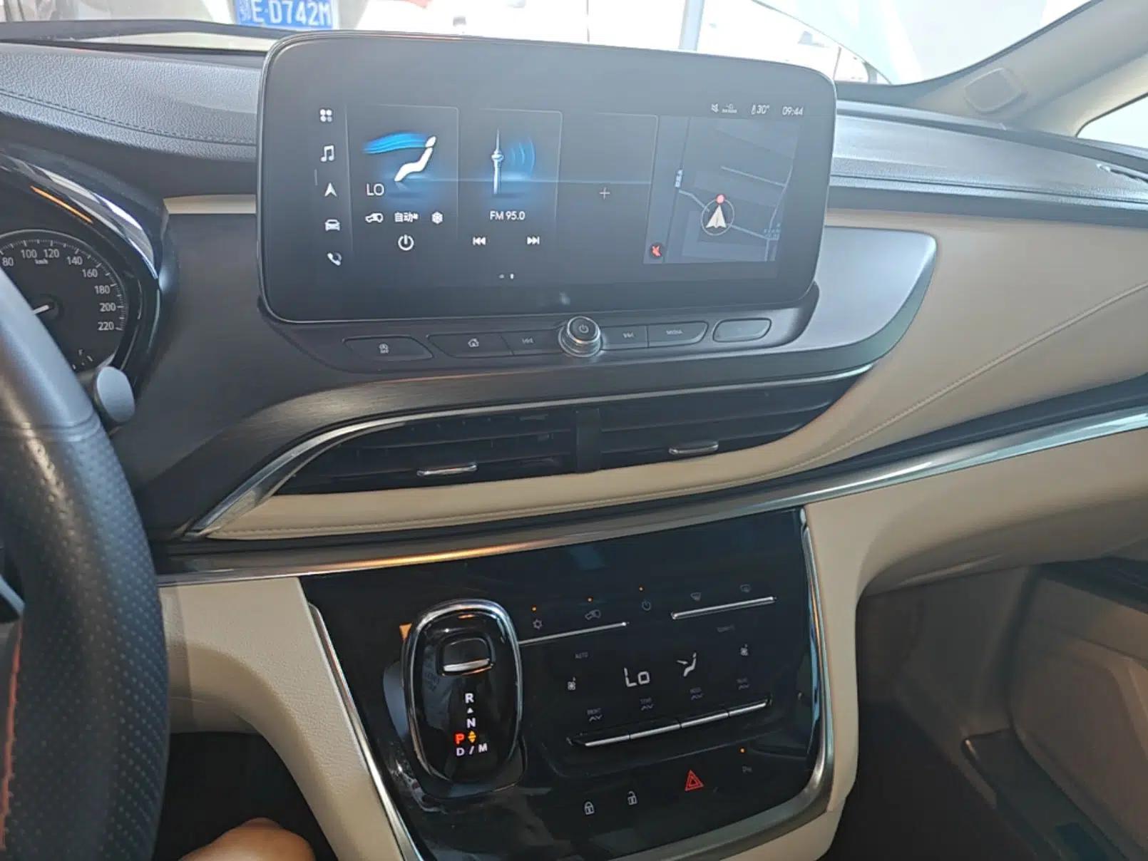 Buick GL8 2023 Facelifted Land Cruiser Executive Luxury Version — миниатюра 15