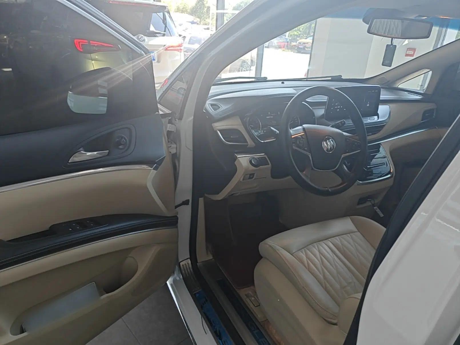 Buick GL8 2023 Facelifted Land Cruiser Executive Luxury Version — миниатюра 18