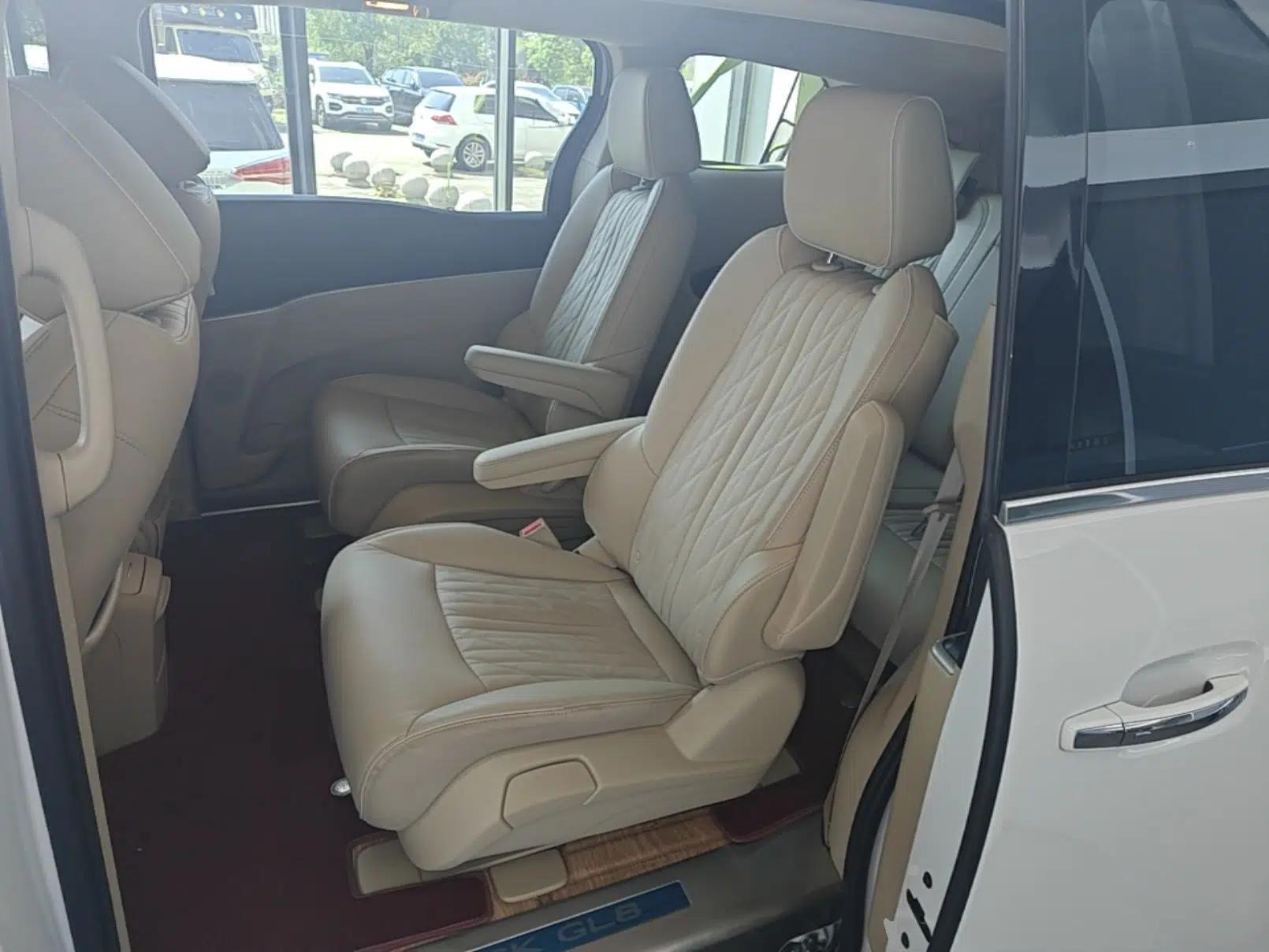 Buick GL8 2023 Facelifted Land Cruiser Executive Luxury Version — миниатюра 20