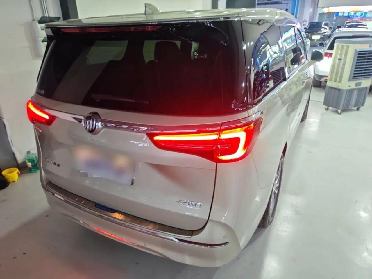 Buick GL8 2021 ES Land Cruiser 653T Luxury Edition — миниатюра 6