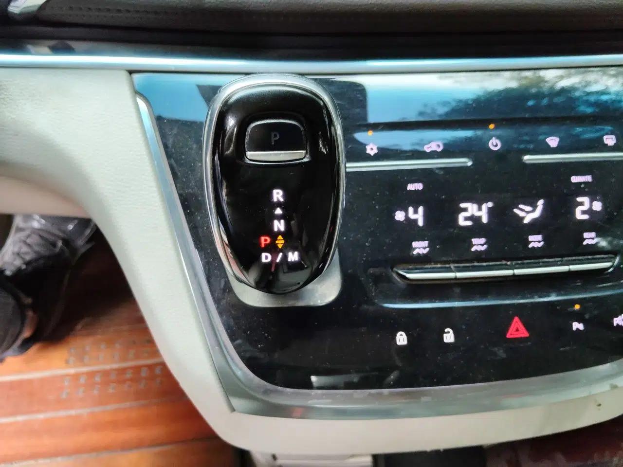 Buick GL8 2021 Land Cruiser Executive 652T Premium Model — миниатюра 14