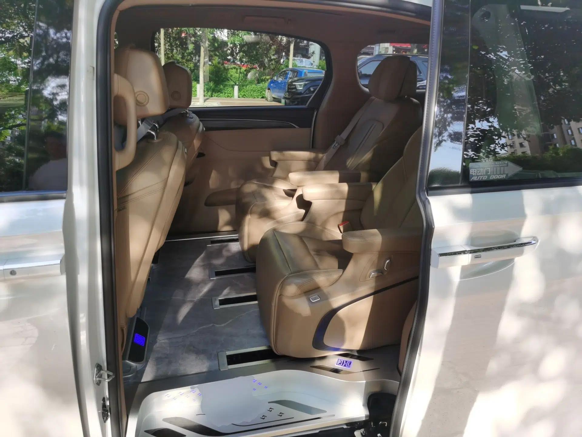 Buick GL8 2021 ES Landtrek 653T Luxury Model — миниатюра 17