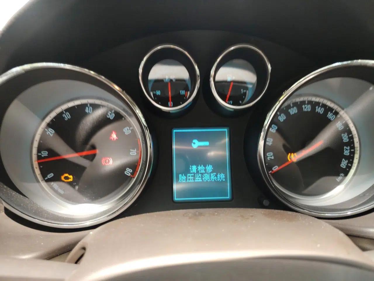 Buick Regal 2015 2.0L Leading Fashion Edition — миниатюра 11