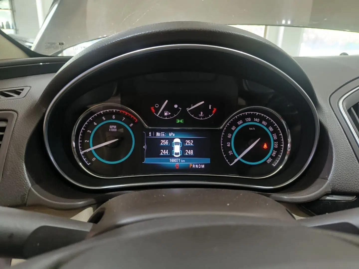 Buick Regal 2015 2.0L Elite Fashion Edition — миниатюра 14