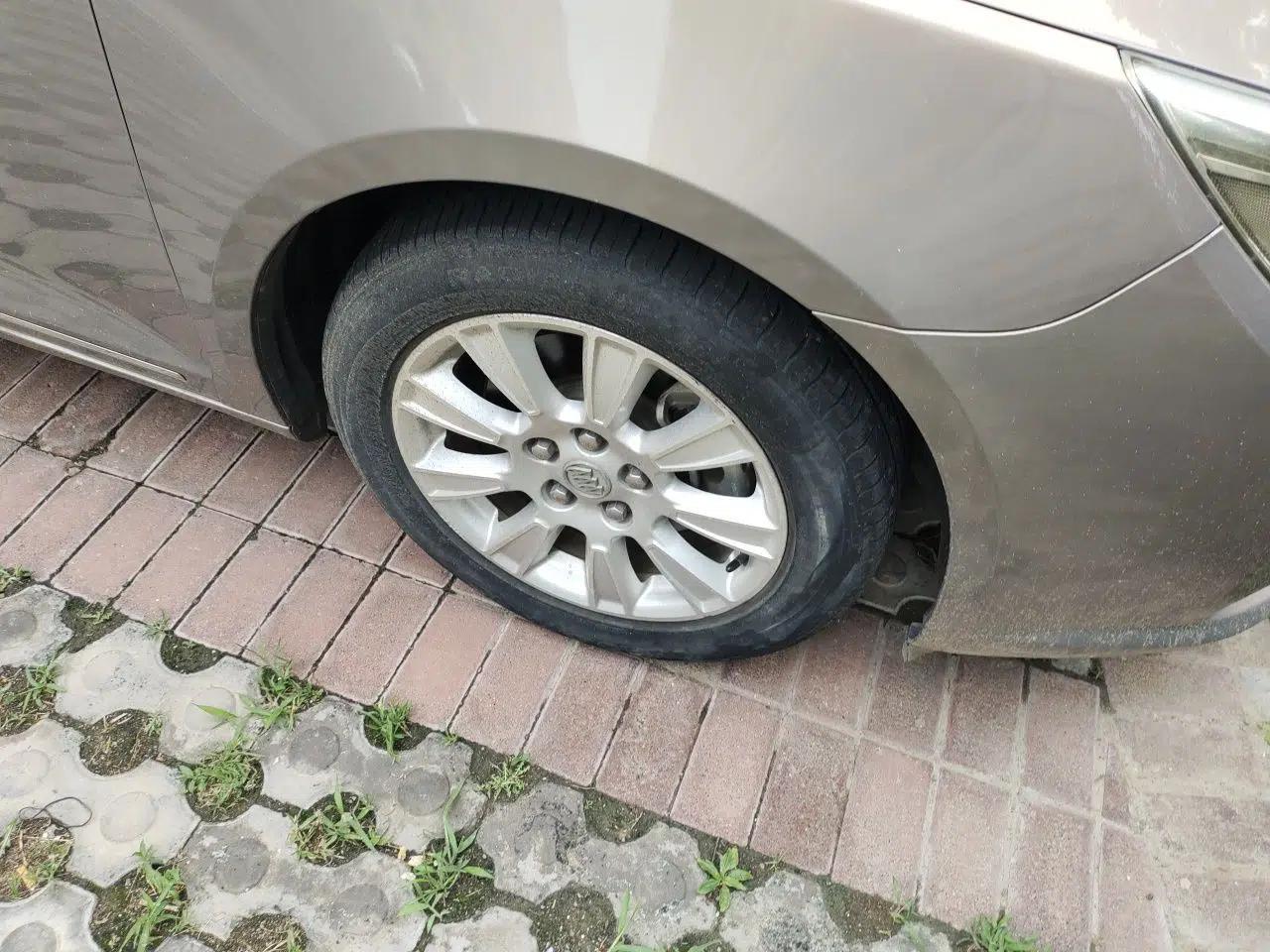Buick LaCrosse 2012 2.4L SIDI Haoya Edition — миниатюра 8