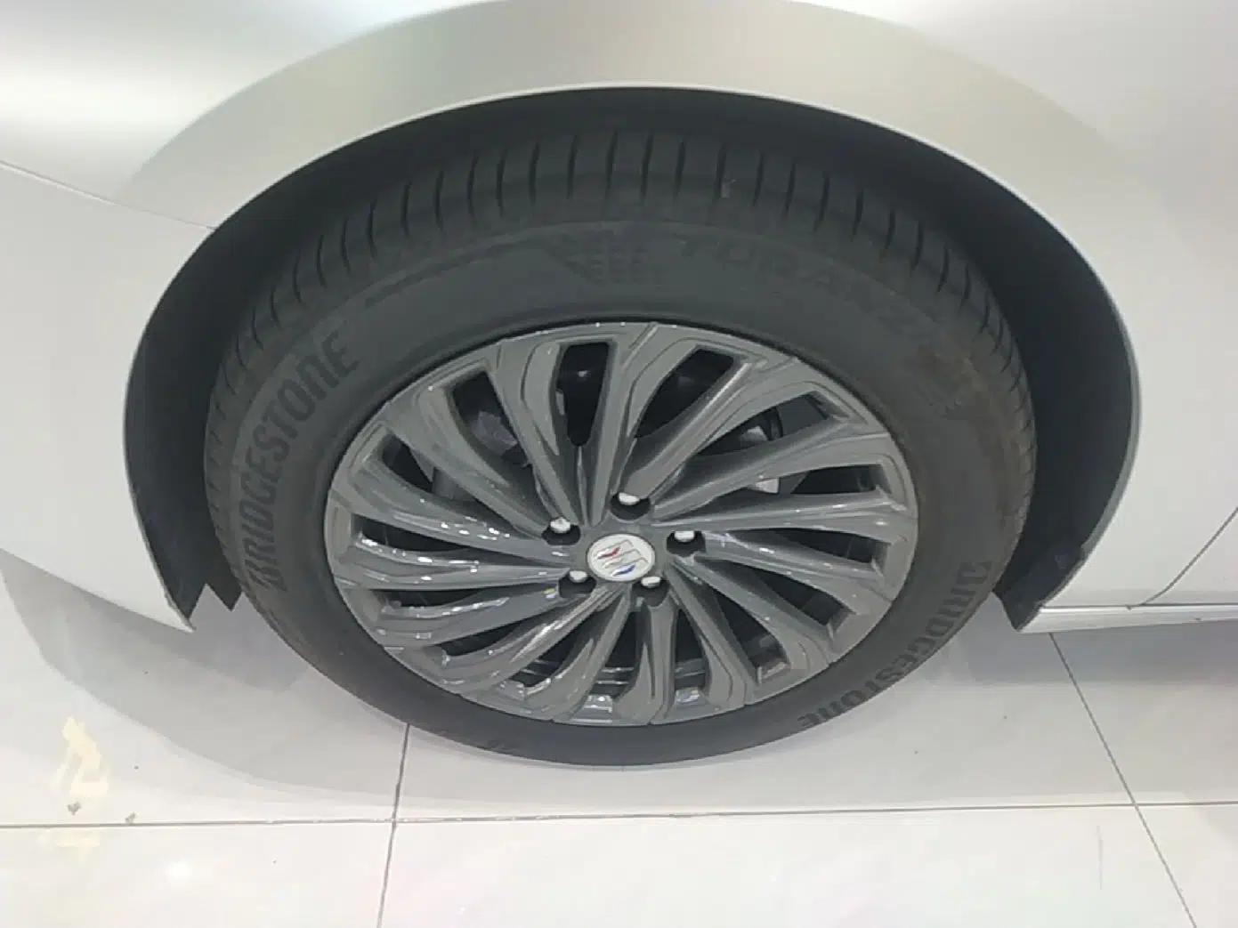 Buick LaCrosse 2025 28T Platinum Edition — миниатюра 10