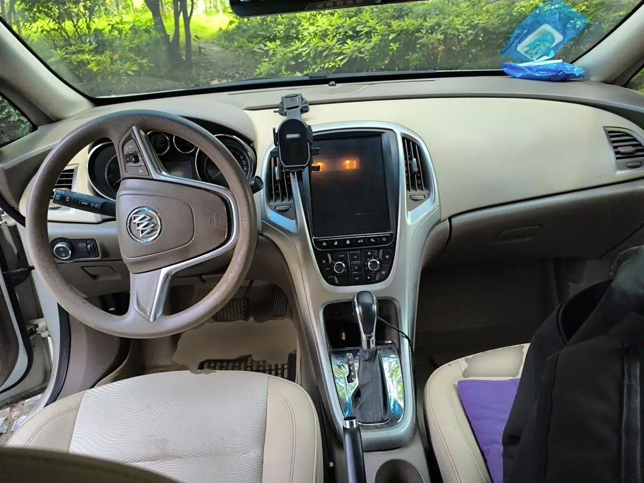 Buick GT 2013 GT 1.6L Automatic Fashion Edition — миниатюра 9