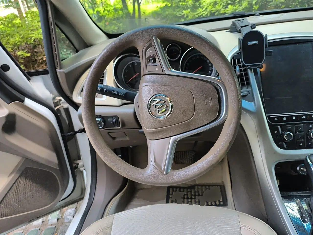 Buick GT 2013 GT 1.6L Automatic Fashion Edition — миниатюра 10