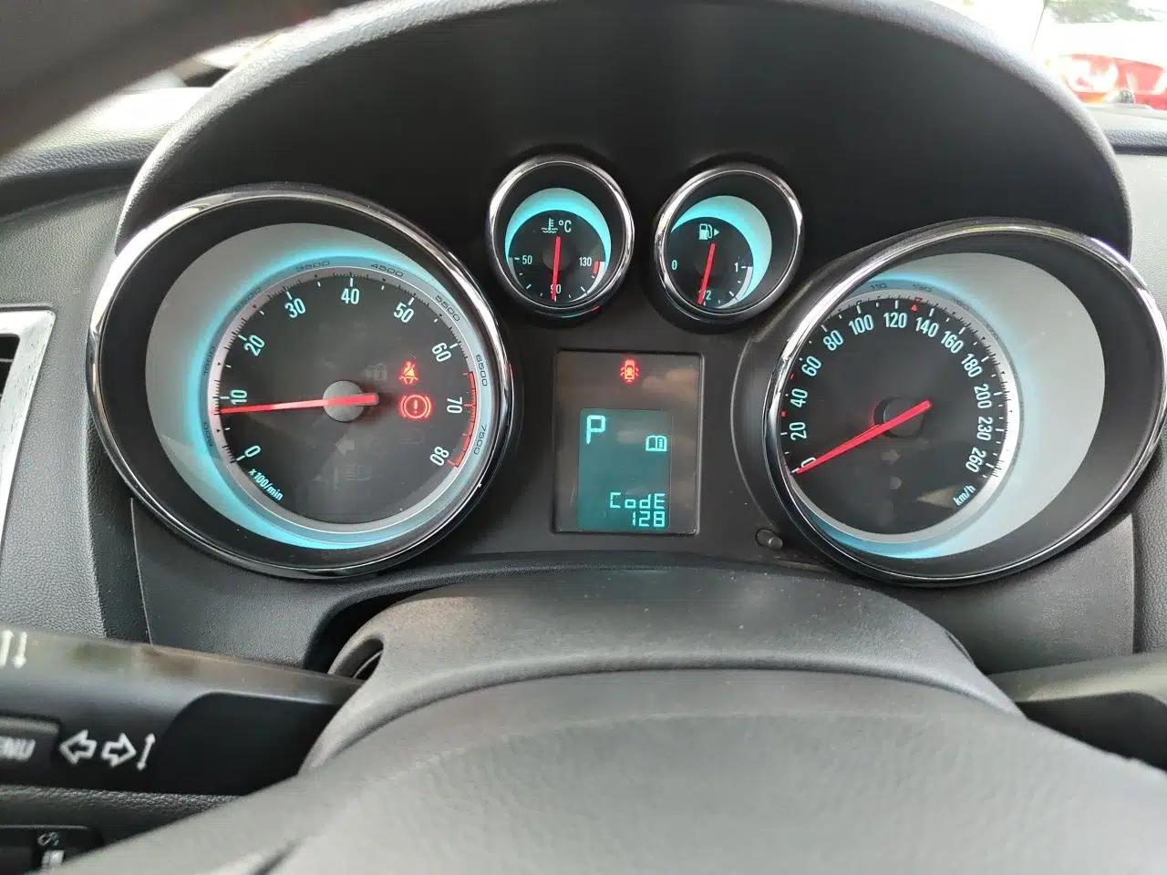 Buick GT 2013 GT 1.8L Automatic Fashion Edition — миниатюра 11