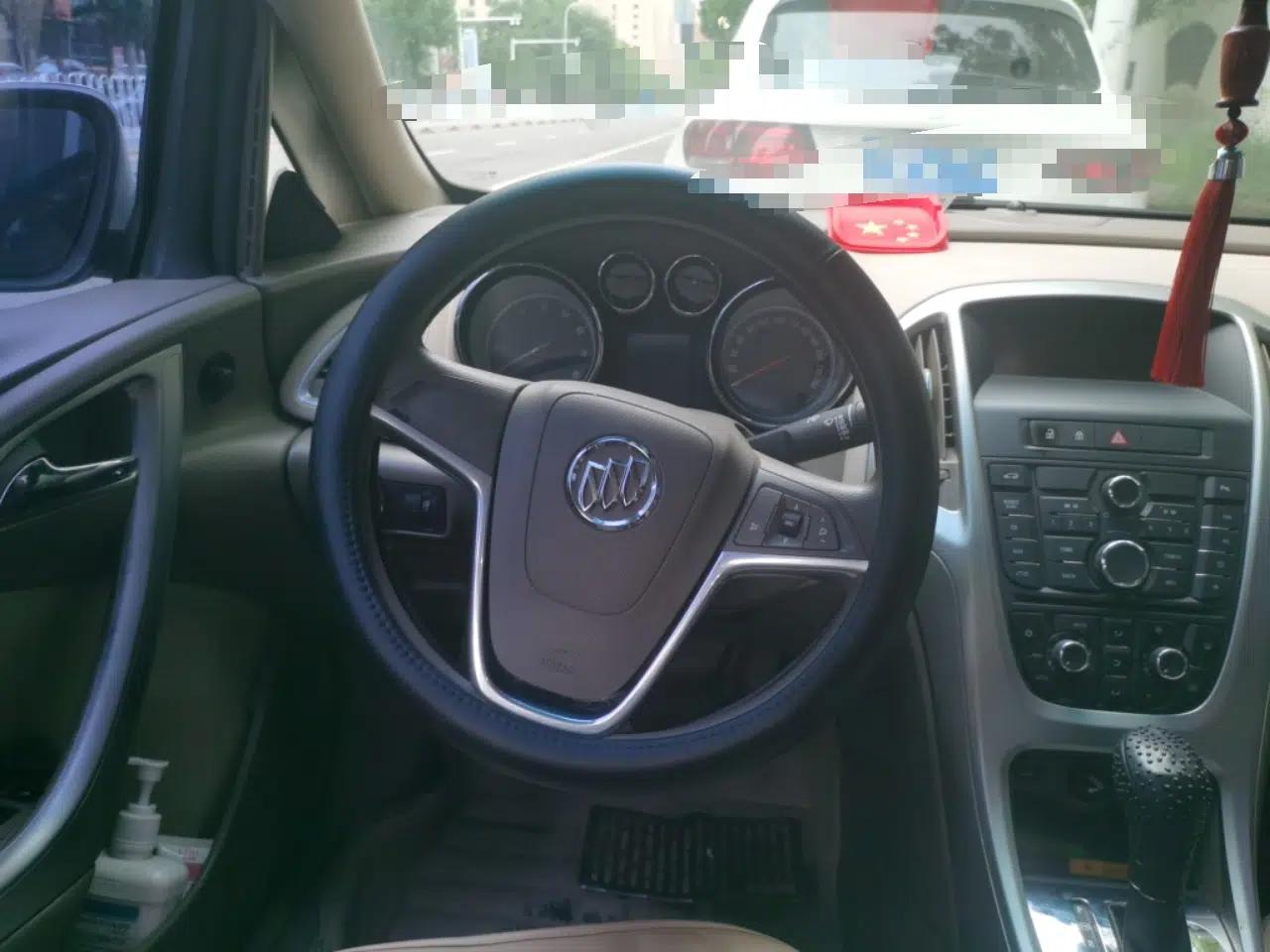 Buick GT 2013 GT 1.6L Automatic Fashion Edition — миниатюра 10
