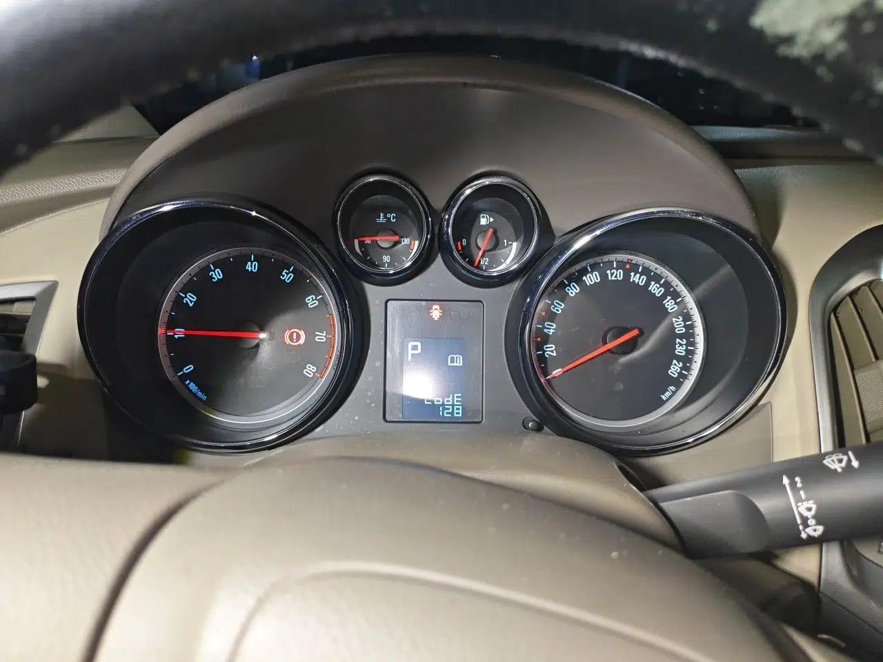 Buick GT 2012 GT 1.6L Automatic Comfort Edition — миниатюра 11