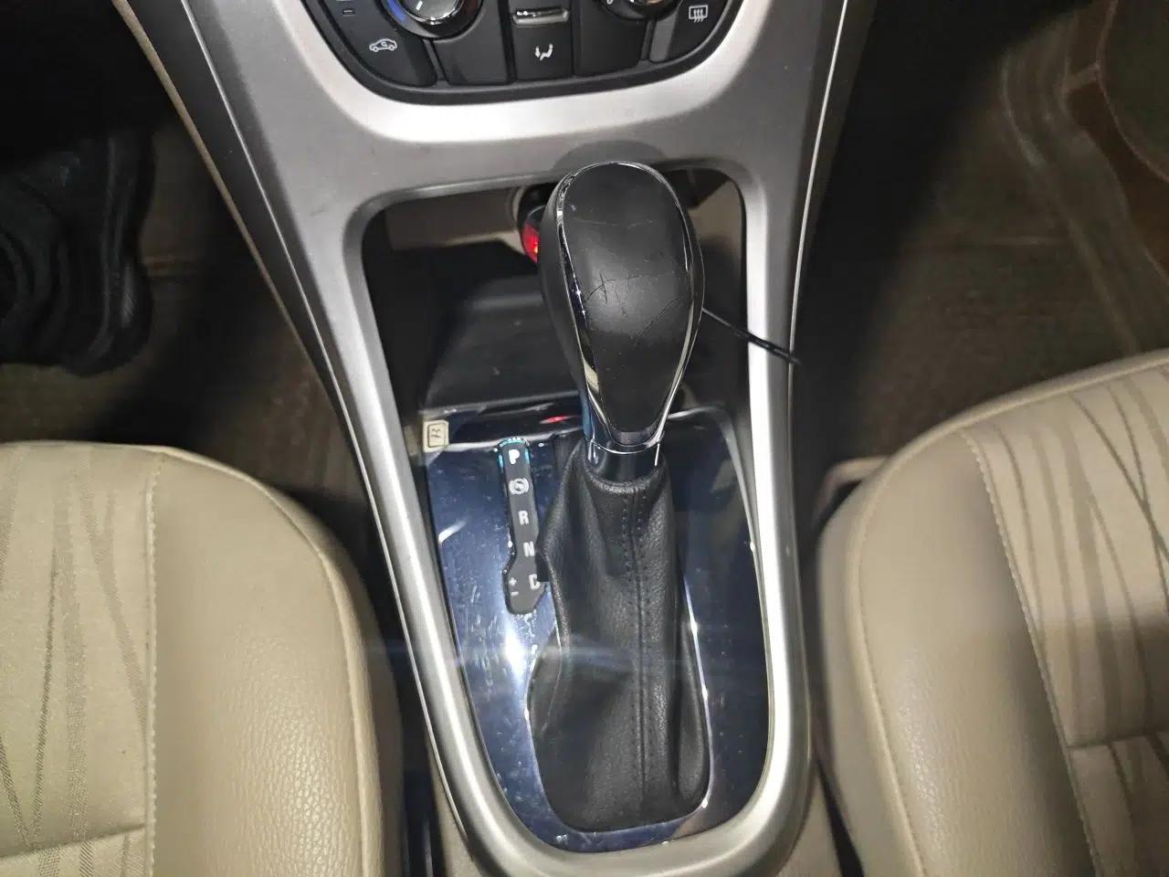 Buick GT 2012 GT 1.6L Automatic Comfort Edition — миниатюра 14