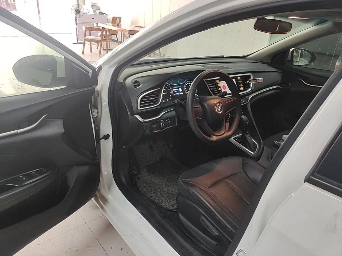 Buick GT 2021 1.3T Automatic Mild Hybrid Elite Version — миниатюра 18