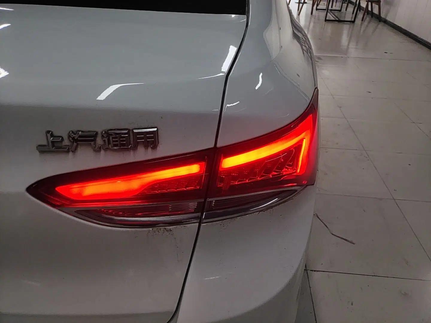 Buick GT 2021 1.3T Automatic Mild Hybrid Elite Version — миниатюра 9