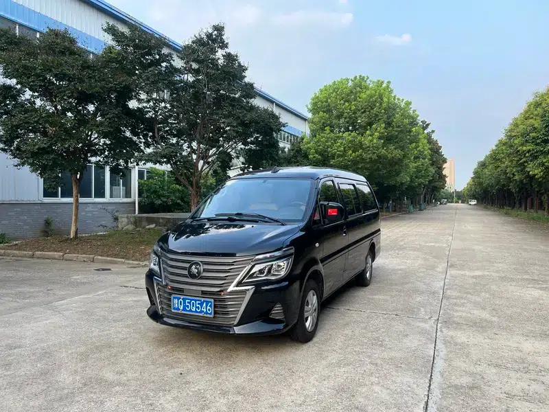 Lingzhi 2023 M5 1.6L Practical 7-Seater — миниатюра 1