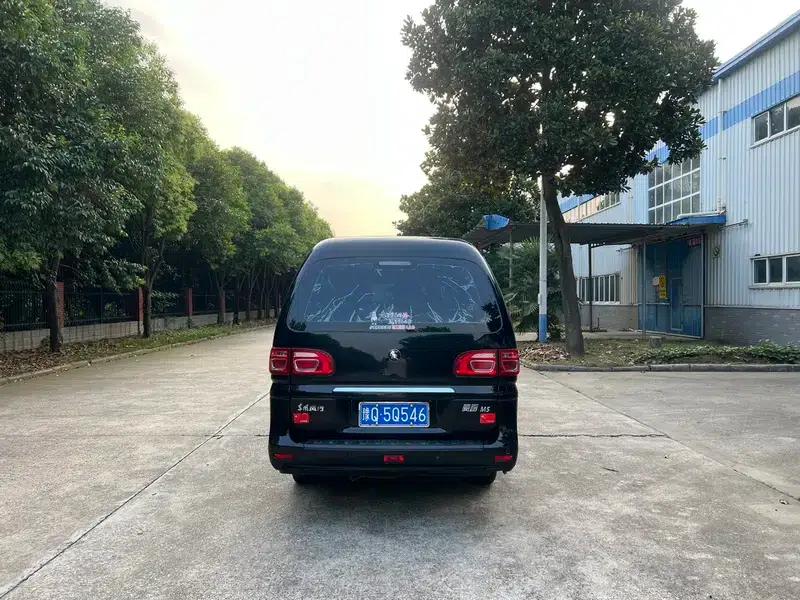 Lingzhi 2023 M5 1.6L Practical 7-Seater — миниатюра 5