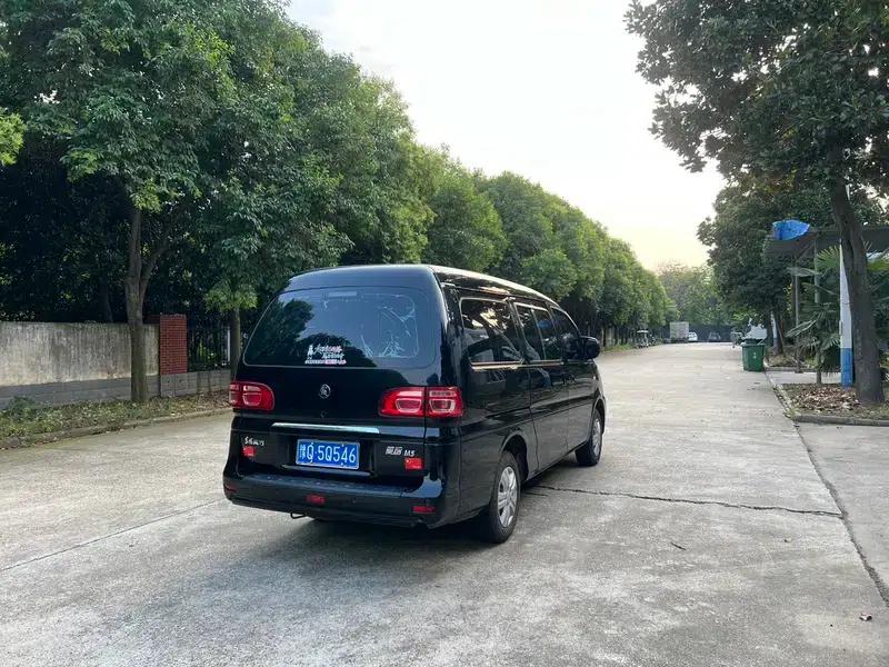 Lingzhi 2023 M5 1.6L Practical 7-Seater — миниатюра 6
