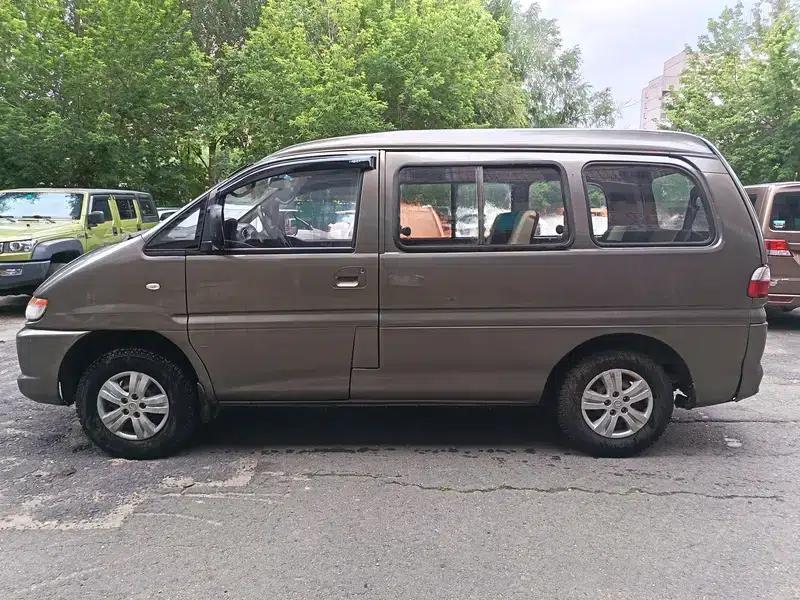 Lingzhi 2015 V3 1.5L 7-seater Standard Model — миниатюра 4