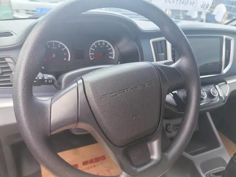 Lingzhi 2025 M5 1.6L Short Wheelbase Practical 5-Seater — миниатюра 6