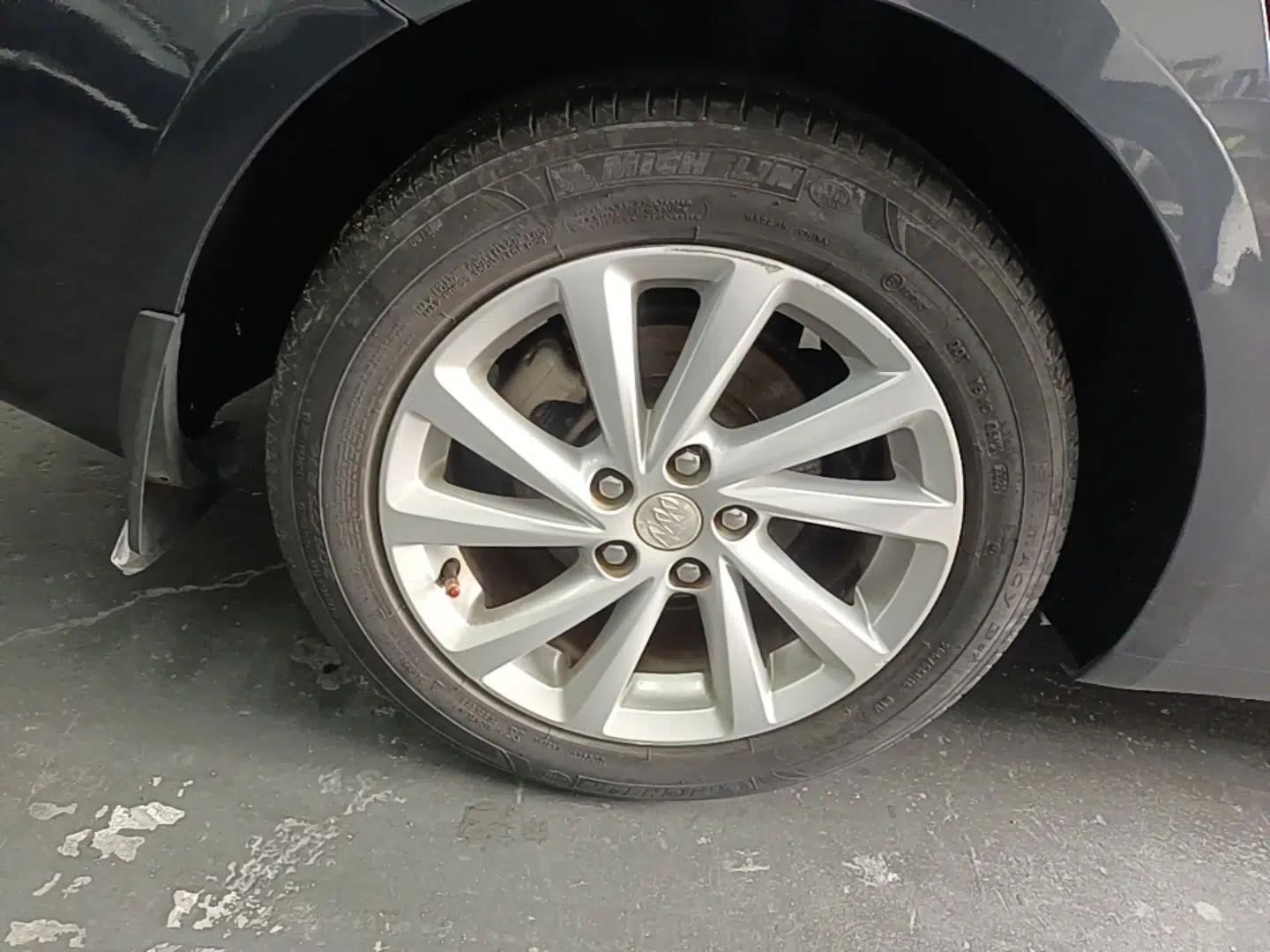 Buick Verano 2018 Sedan 15S Automatic Entry Model — миниатюра 11