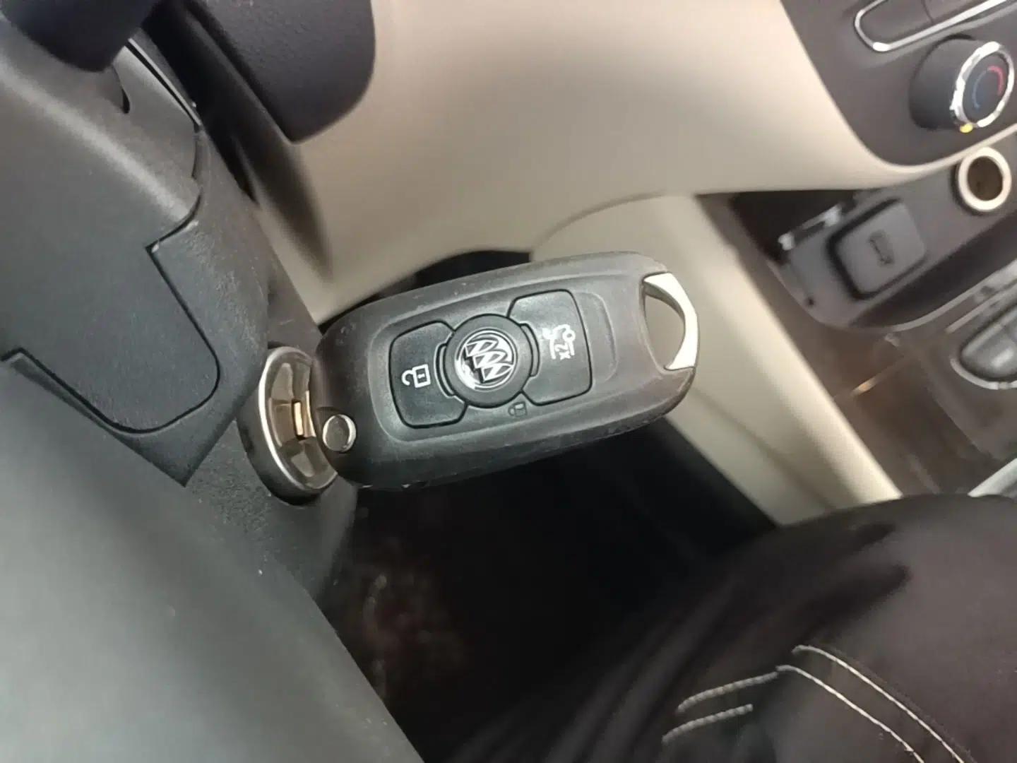 Buick Verano 2018 Sedan 15S Automatic Entry Model — миниатюра 28