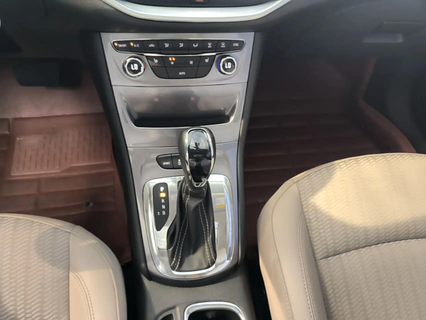 Buick Verano 2016 Hatchback 15S Automatic Leading Model — миниатюра 16