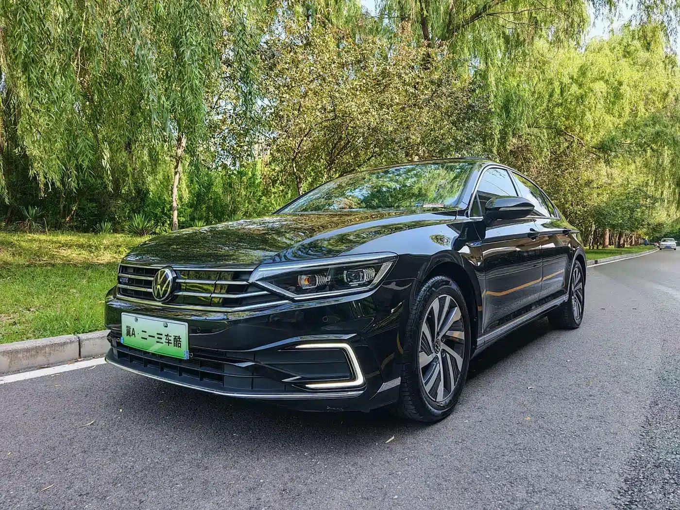 2022 Volkswagen Passat PHEV GTE Luxury Edition — миниатюра 1
