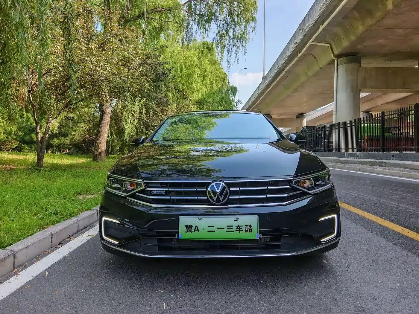 2022 Volkswagen Passat PHEV GTE Luxury Edition — миниатюра 2