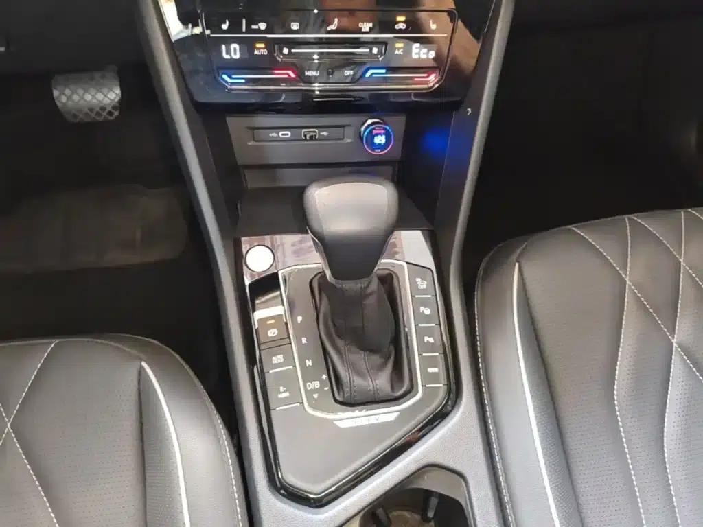 2022 Volkswagen Tiguan L Plug-in Hybrid 430PHEV Premium Edition — миниатюра 14