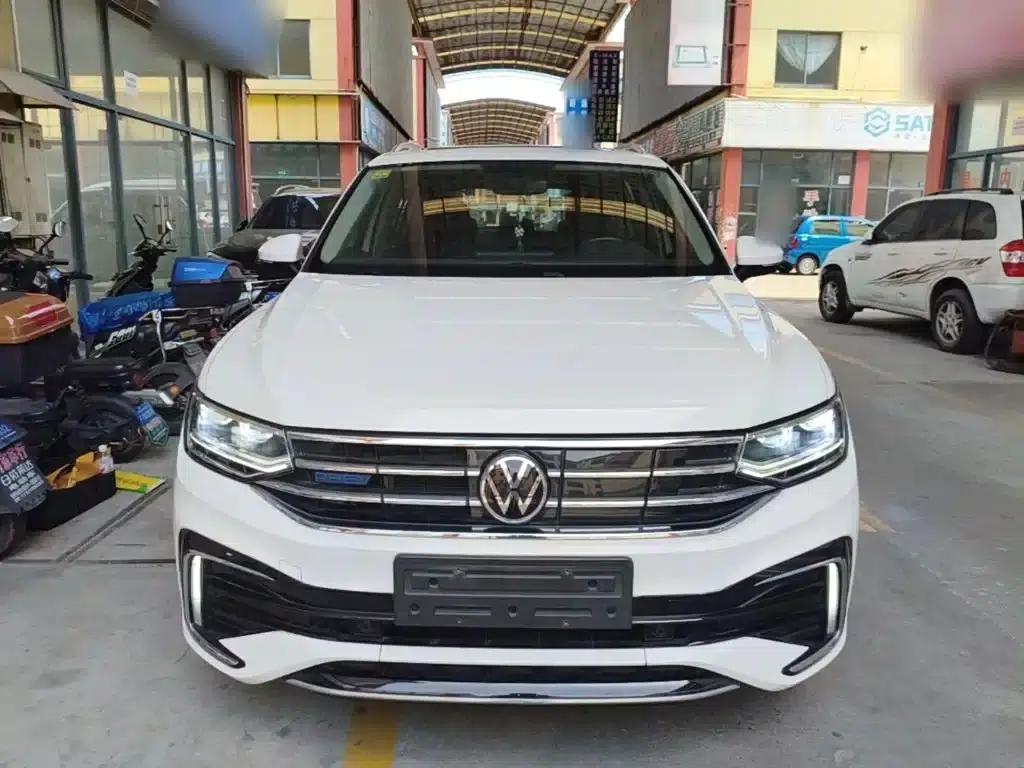 2022 Volkswagen Tiguan L Plug-in Hybrid 430PHEV Premium Edition — миниатюра 3