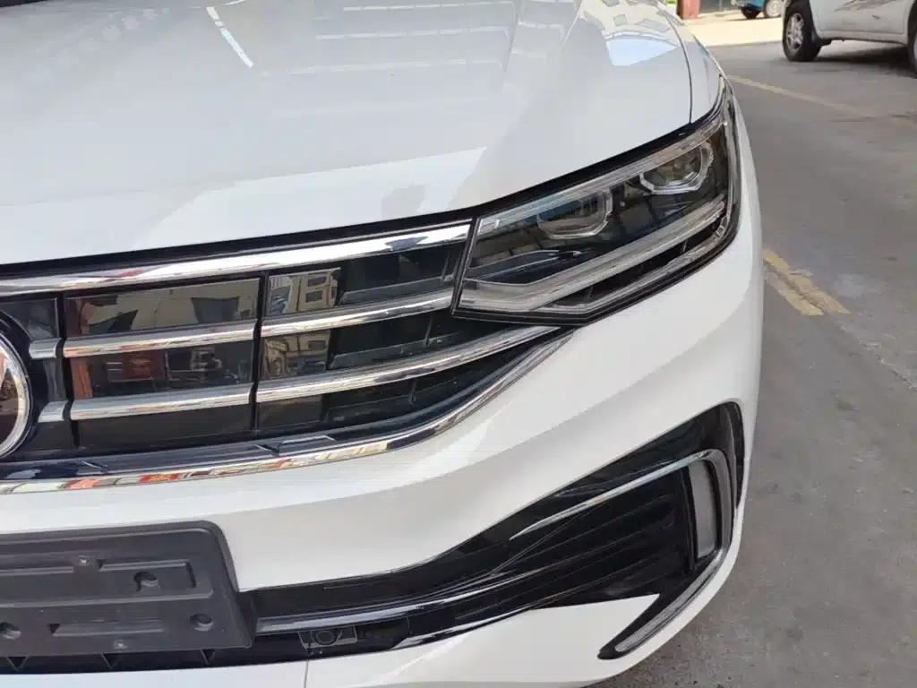 2022 Volkswagen Tiguan L Plug-in Hybrid 430PHEV Premium Edition — миниатюра 24