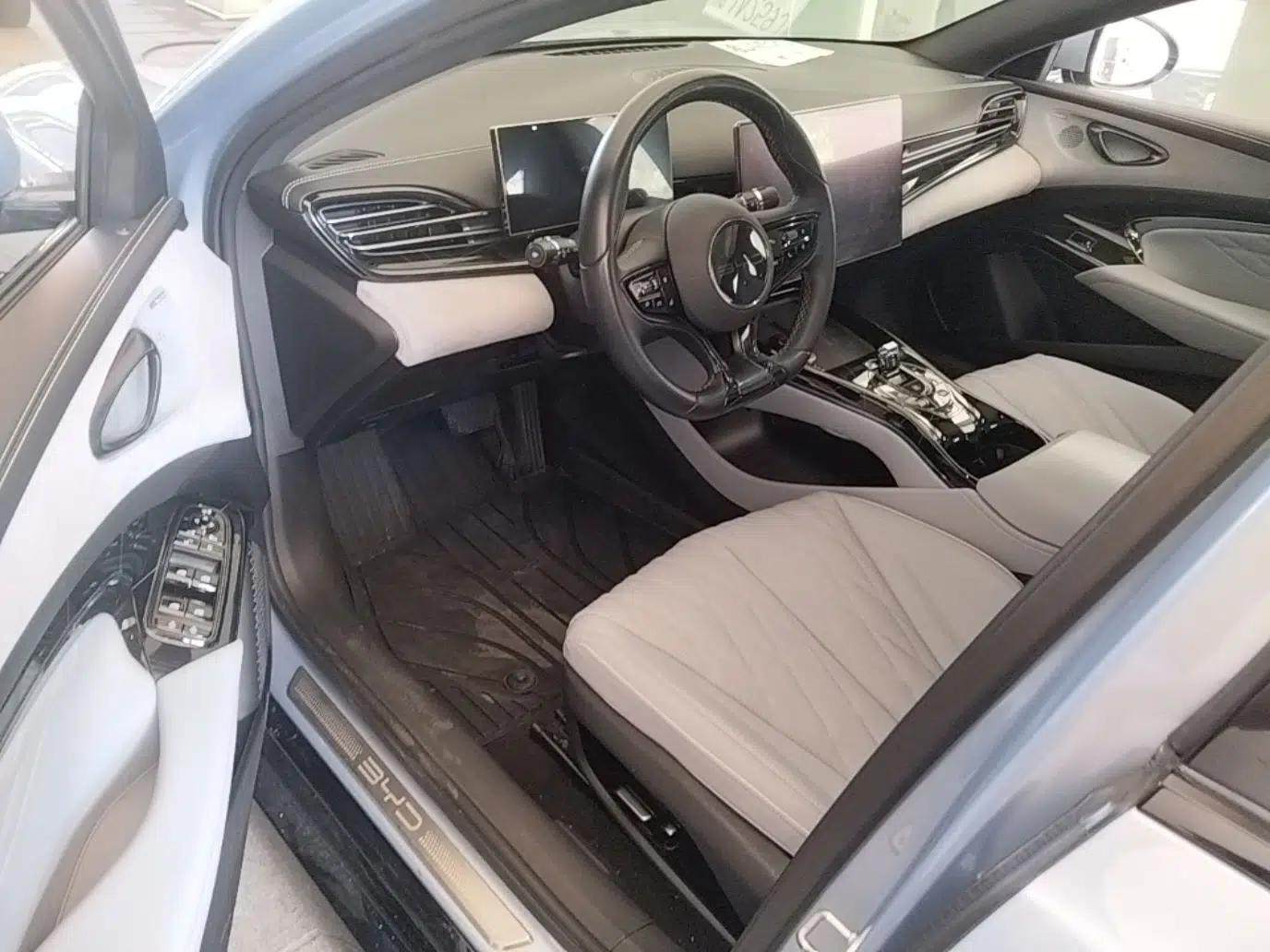 BYD Seal 2022 550 km Standard Range Rear-Wheel Drive Prestige Version — миниатюра 18