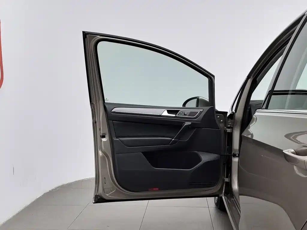 Golf Sportsvan 2016 230TSI Automatic Entry-Level Model — миниатюра 8