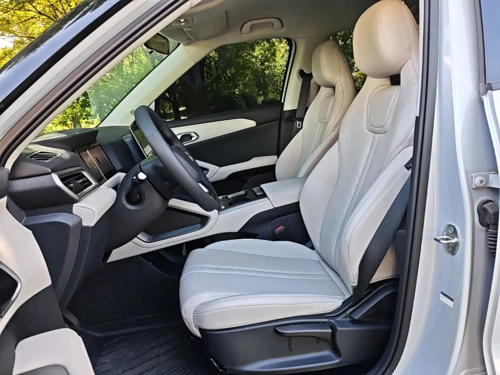 BYD Yuan UP 2025 Model 301KM Leading Version — миниатюра 17