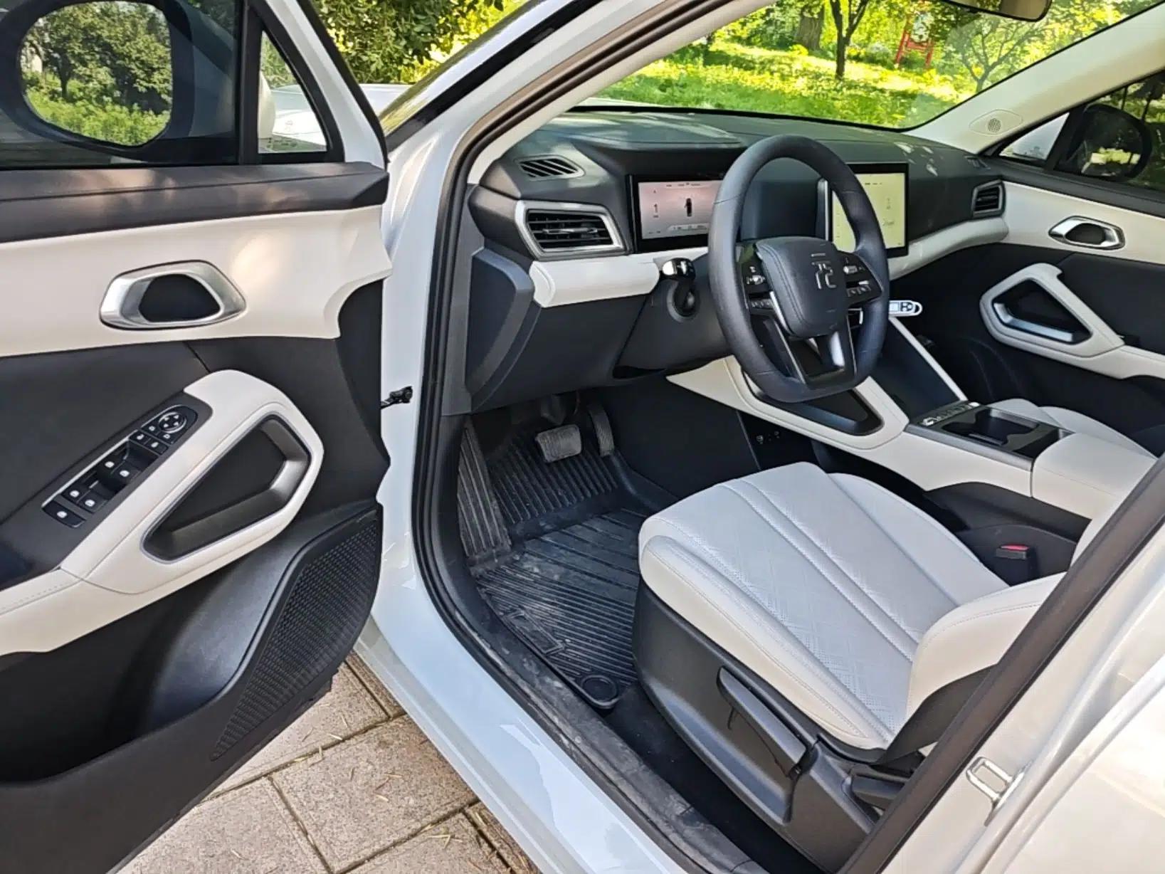 BYD Yuan UP 2025 Model 301KM Leading Version — миниатюра 18