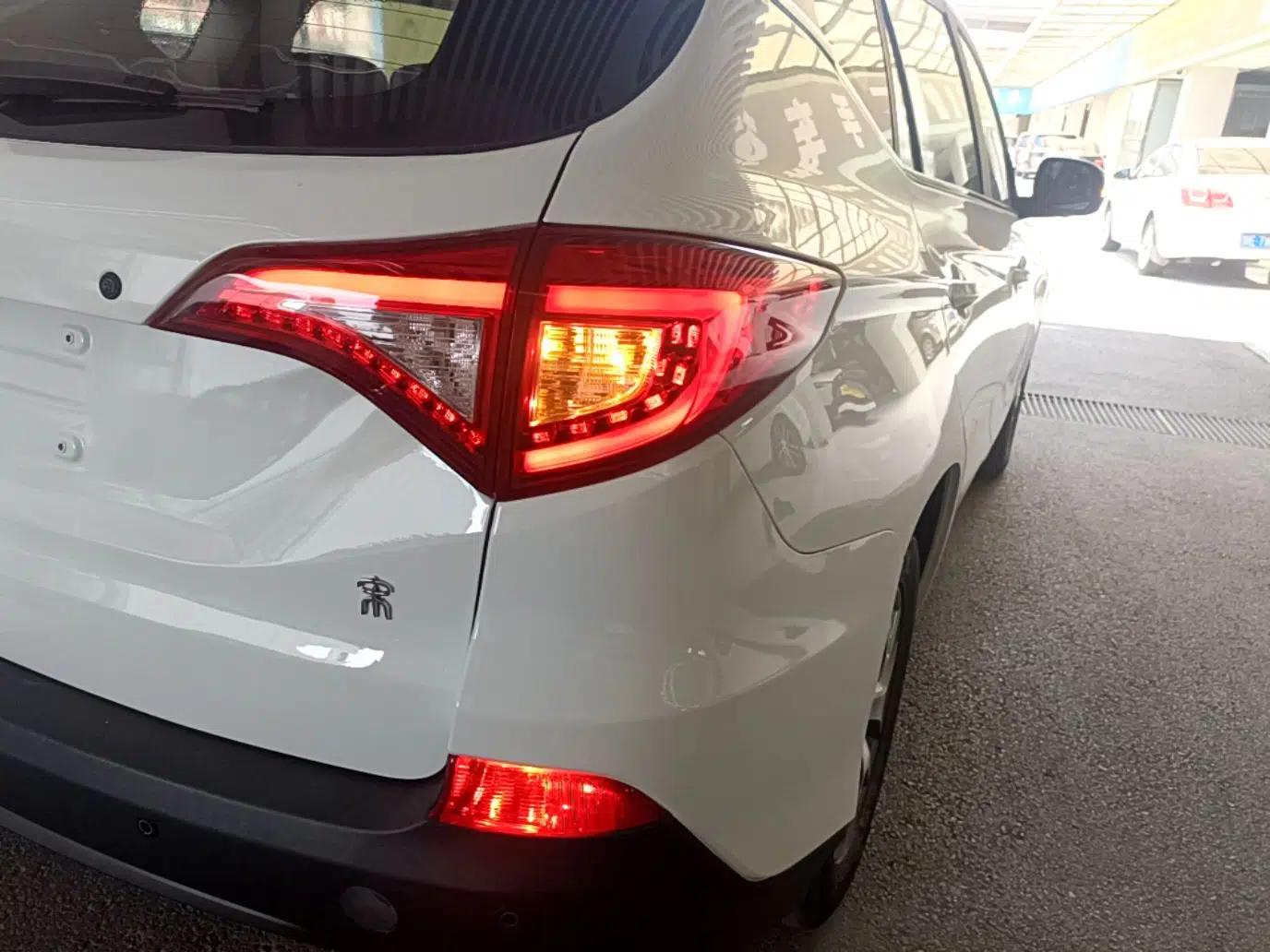 BYD Song 2017 Gaishe Upgrade Edition 1.5TID Automatic Elite Model — миниатюра 9