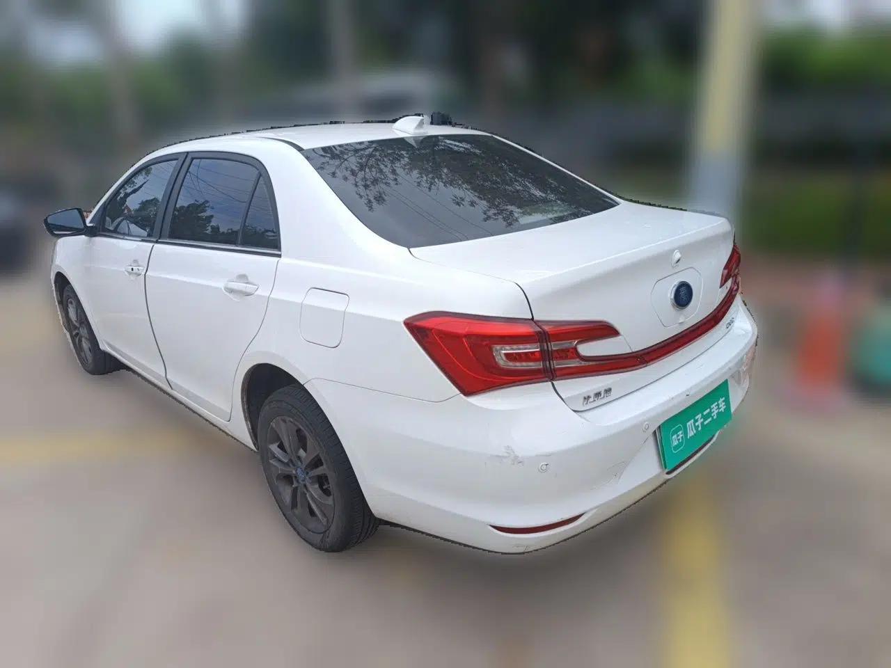BYD Qin New Energy 2018 1.5T Smart Connect Premium Model — миниатюра 4