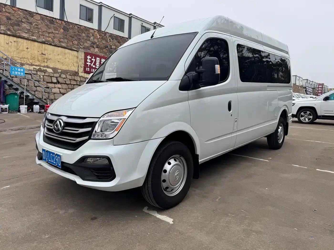 Xintu V80 2024 2.0T Manual Long Wheelbase 7-Seater — миниатюра 1