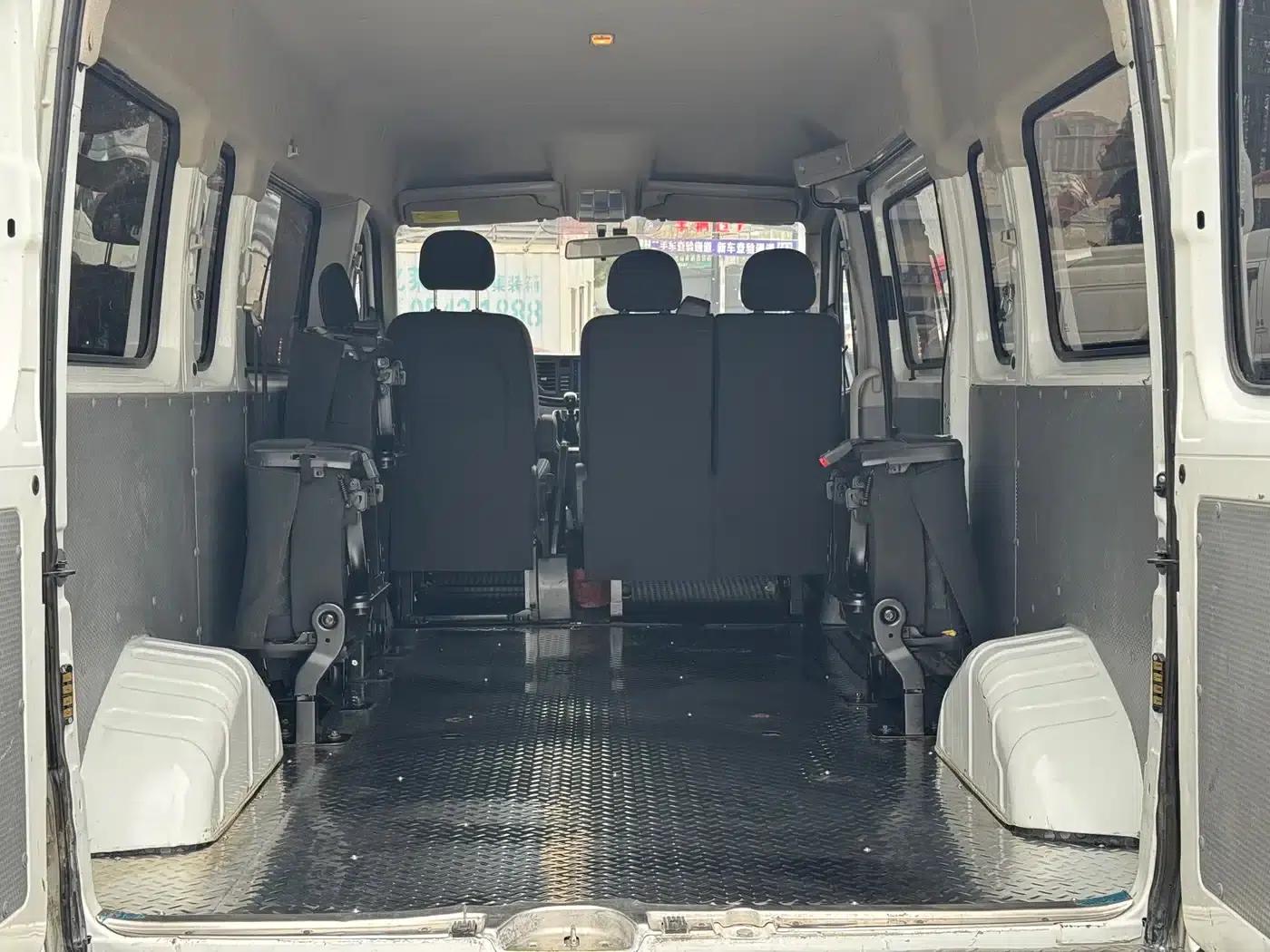 Xintu V80 2024 2.0T Manual Long Wheelbase 7-Seater — миниатюра 16