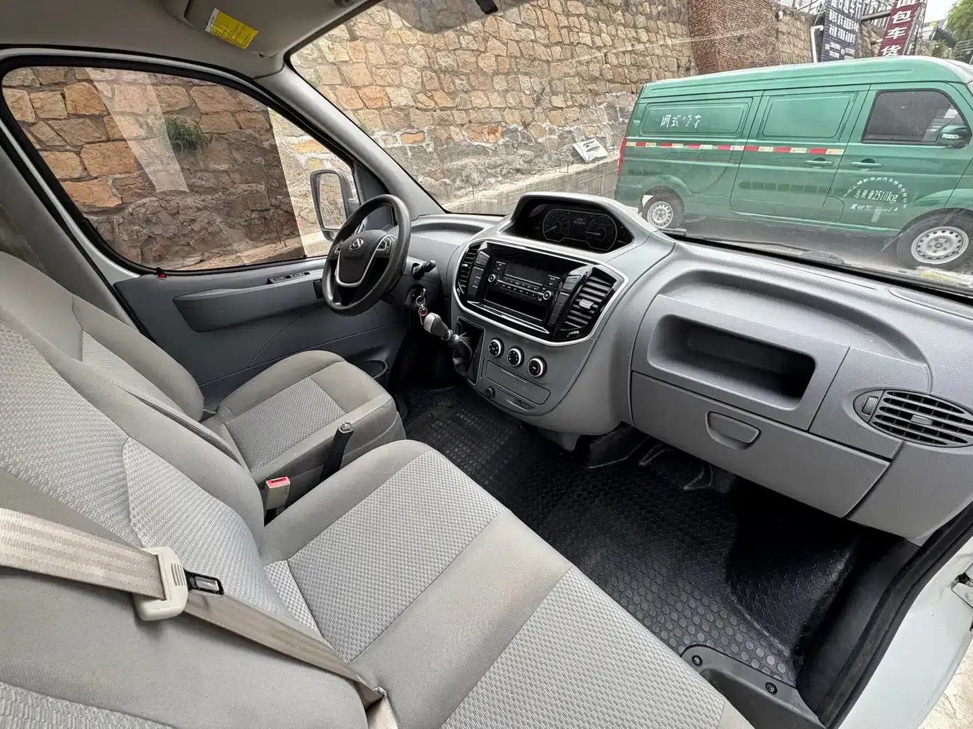 Xintu V80 2021 2.0T Manual Classic City Delivery King Long Wheelbase Mid-Roof 3-Seater — миниатюра 9