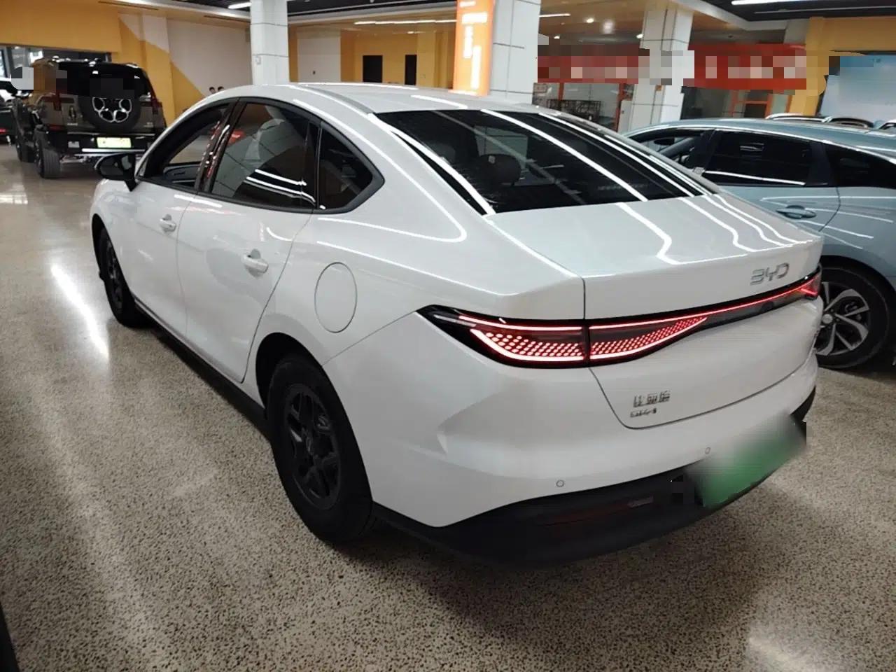 BYD Seal 05 DM-i 2025 DM-i Smart Drive 55KM Luxury Model — миниатюра 4