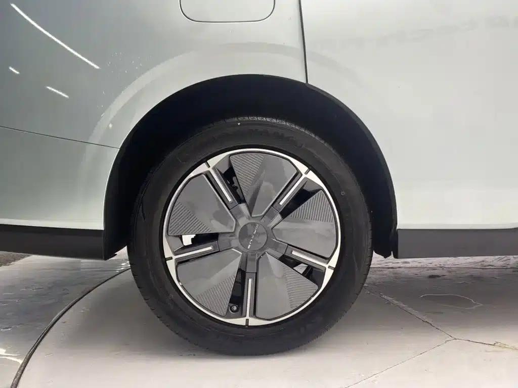 Everyone 7 2024 Facelift Super Hybrid Long Range Enjoy Edition — миниатюра 11