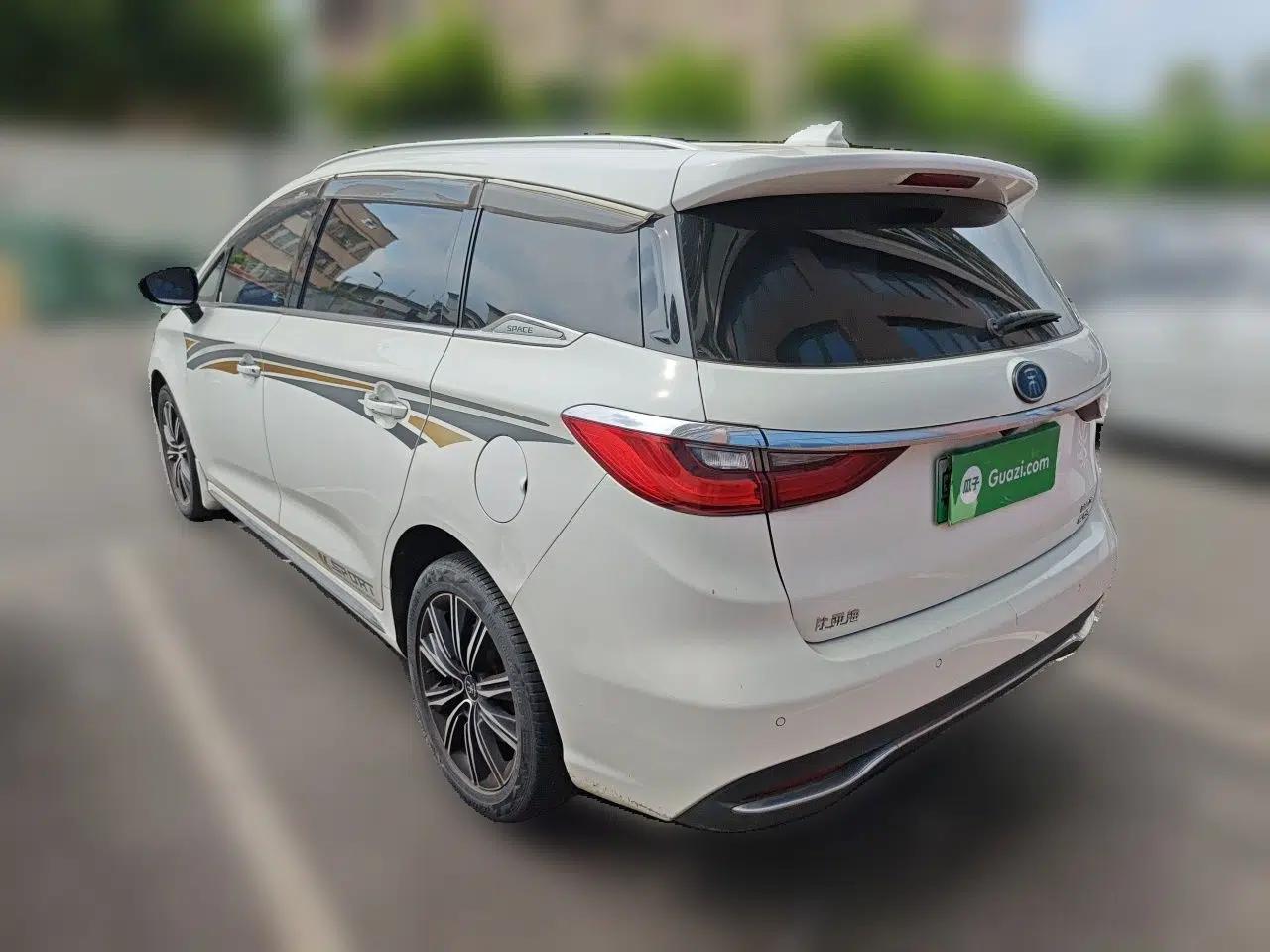 BYD Song MAX New Energy 2019 DM 1.5T Smart Connect Zhiyao Model 7 Seats China V Emission Standard — миниатюра 4