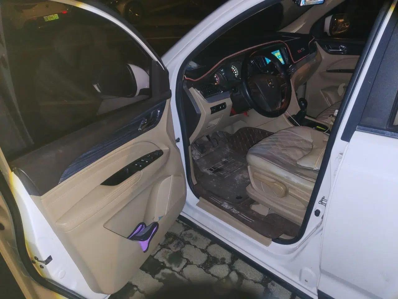 Baojun 730 2016 1.5L Manual Comfort Version 7 Seats China V Emission Standard — миниатюра 16