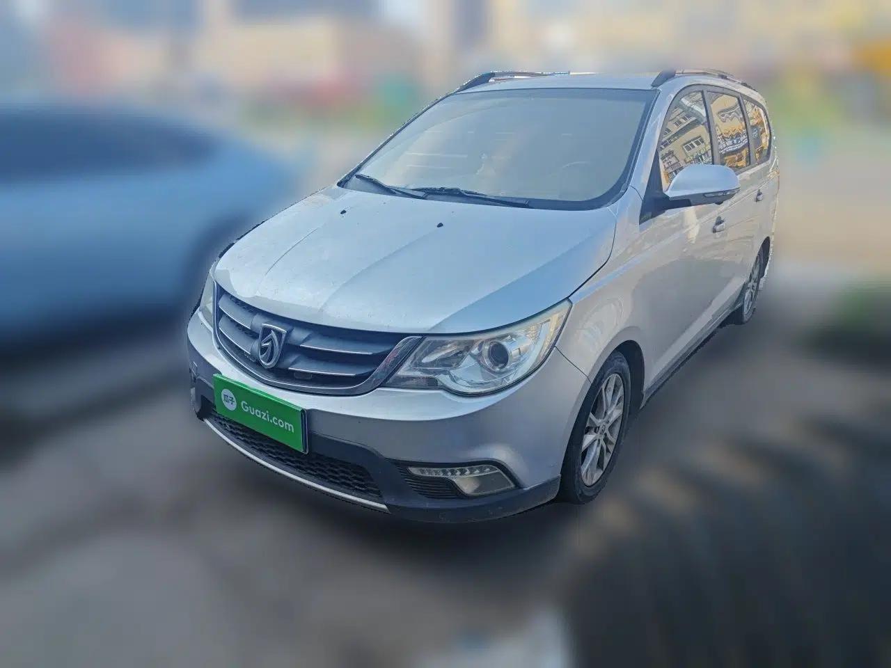 Baojun 730 2014 1.5L manual standard trim 7 seats — миниатюра 1