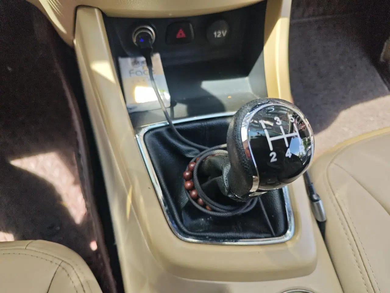 Baojun 730 2014 1.5L manual Comfort version 7 seats — миниатюра 14