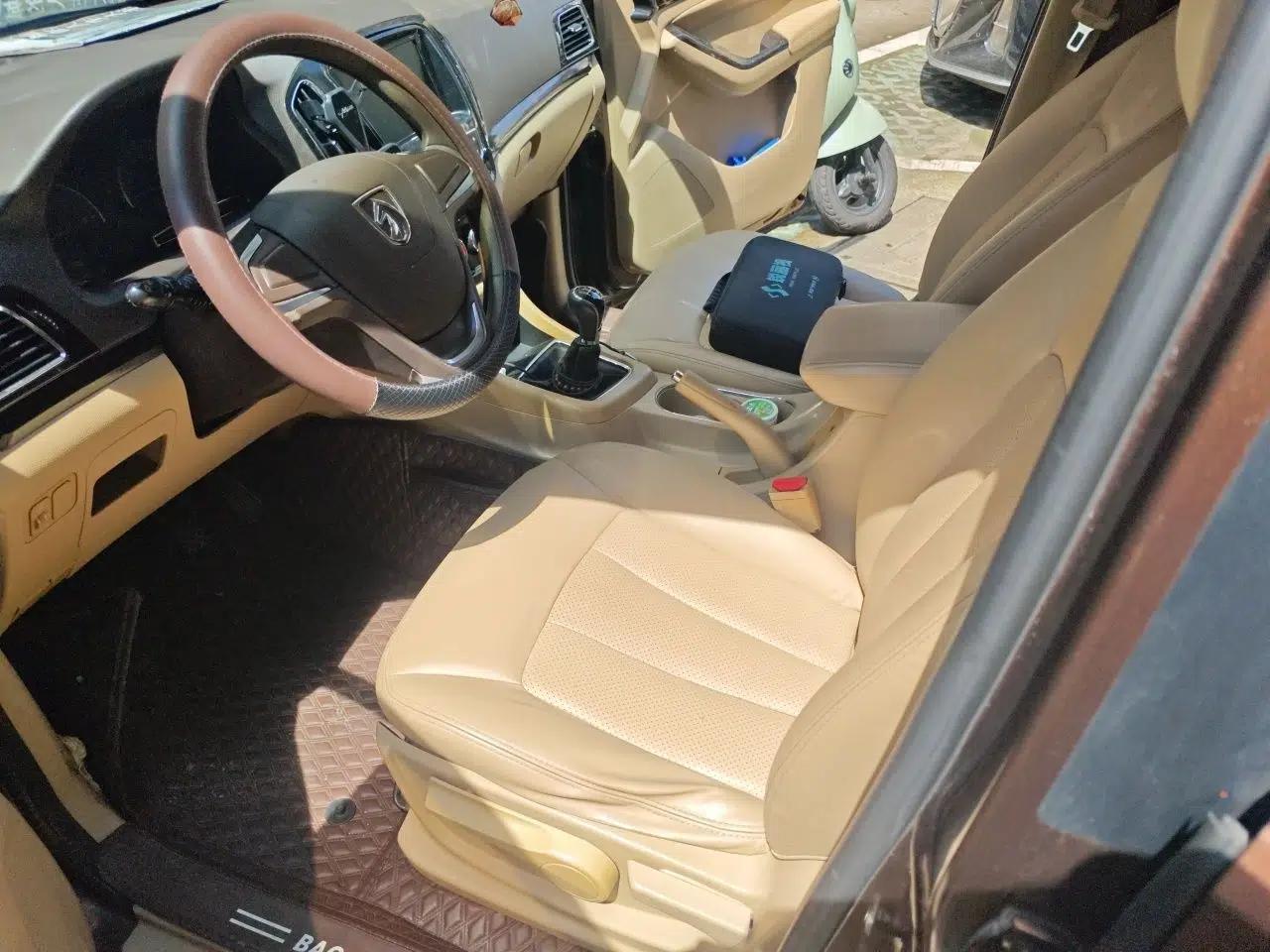 Baojun 730 2014 1.5L manual Comfort version 7 seats — миниатюра 15