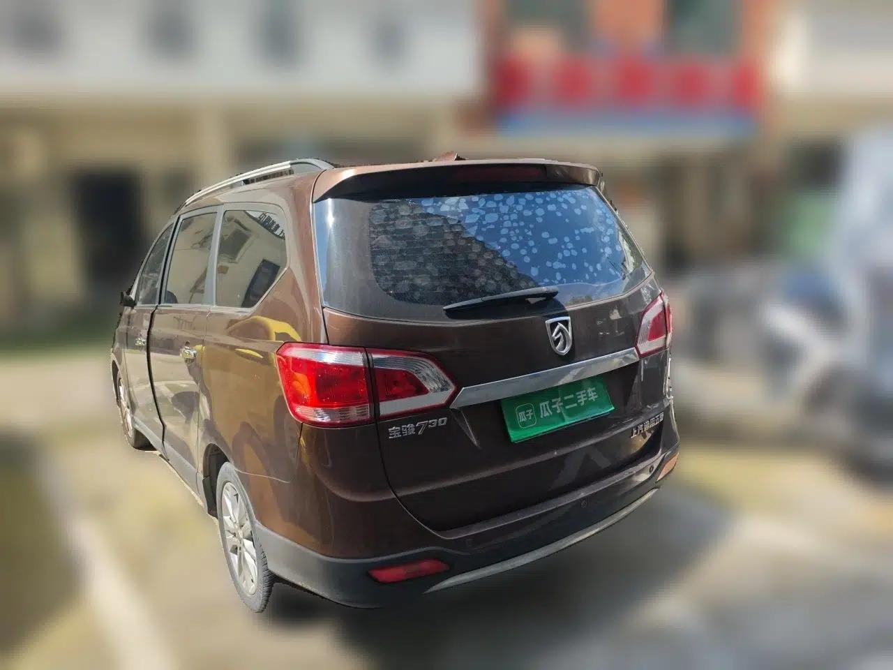 Baojun 730 2014 1.5L manual Comfort version 7 seats — миниатюра 4