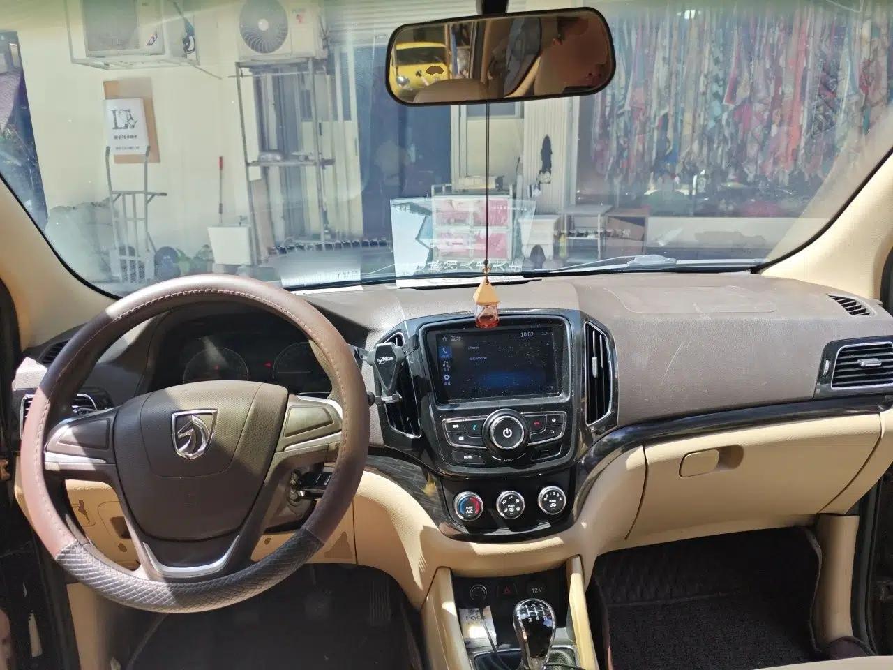 Baojun 730 2014 1.5L manual Comfort version 7 seats — миниатюра 9